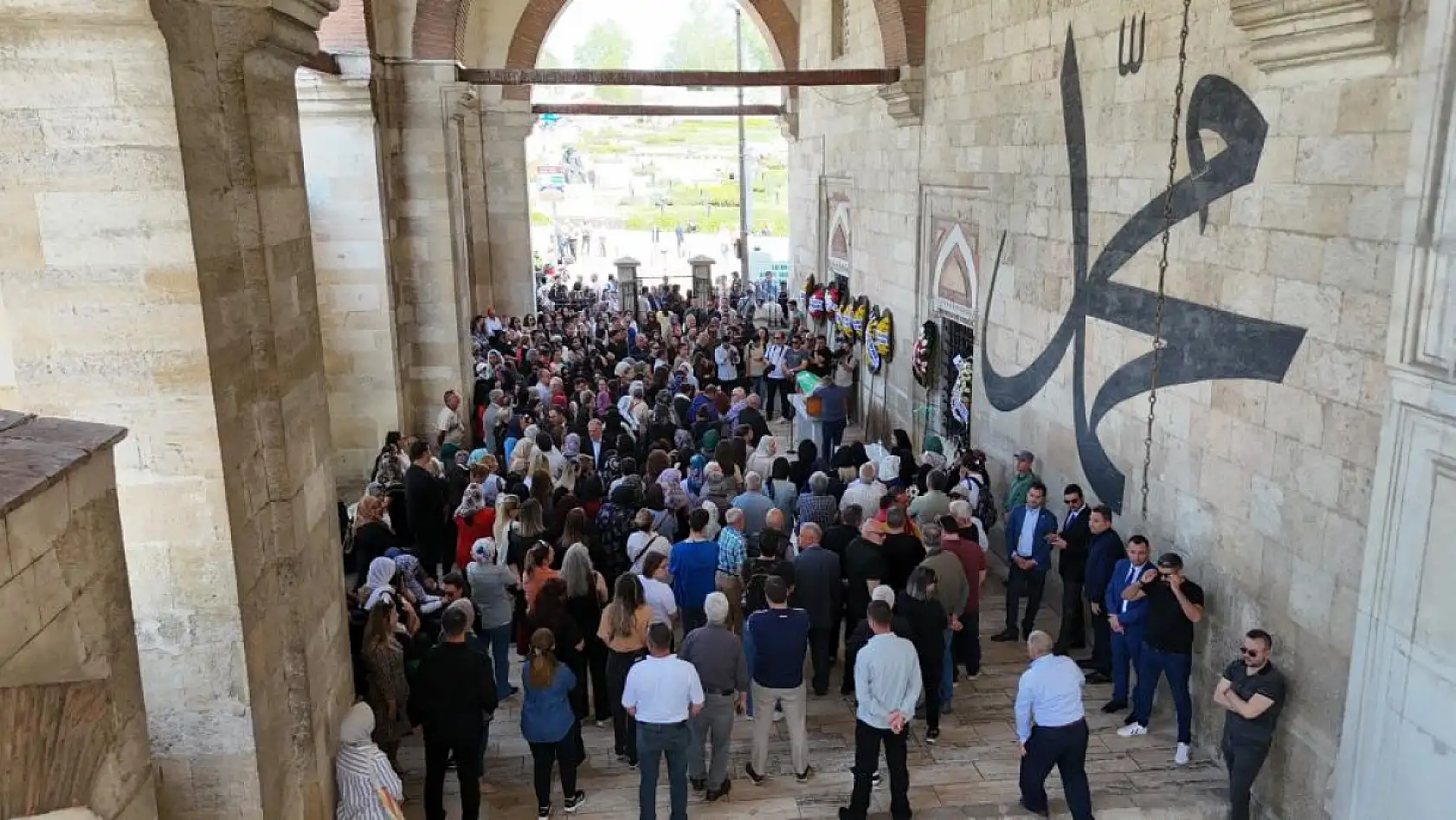İstanbul'da eski eşi tarafından öldürülen kadın, Edirne'de son yolculuğuna uğurlandı