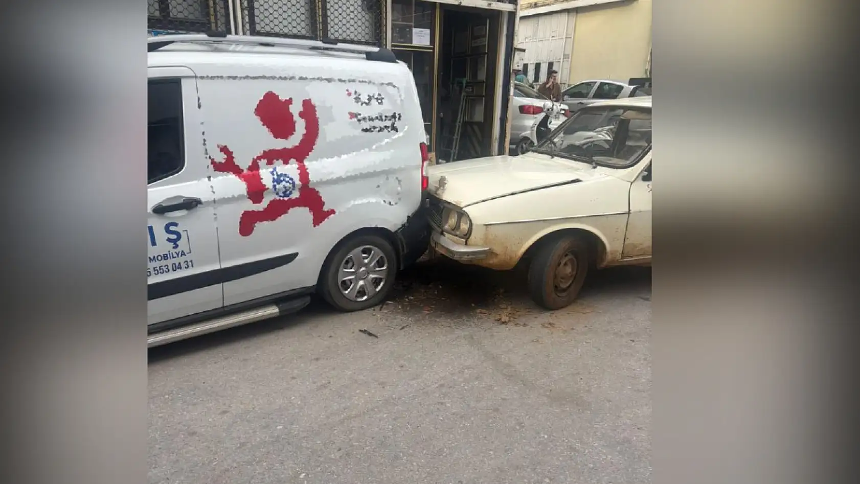 Menteşe'de çalıntı araçla kaza yapan şahıs vatandaşlarca yakalandı