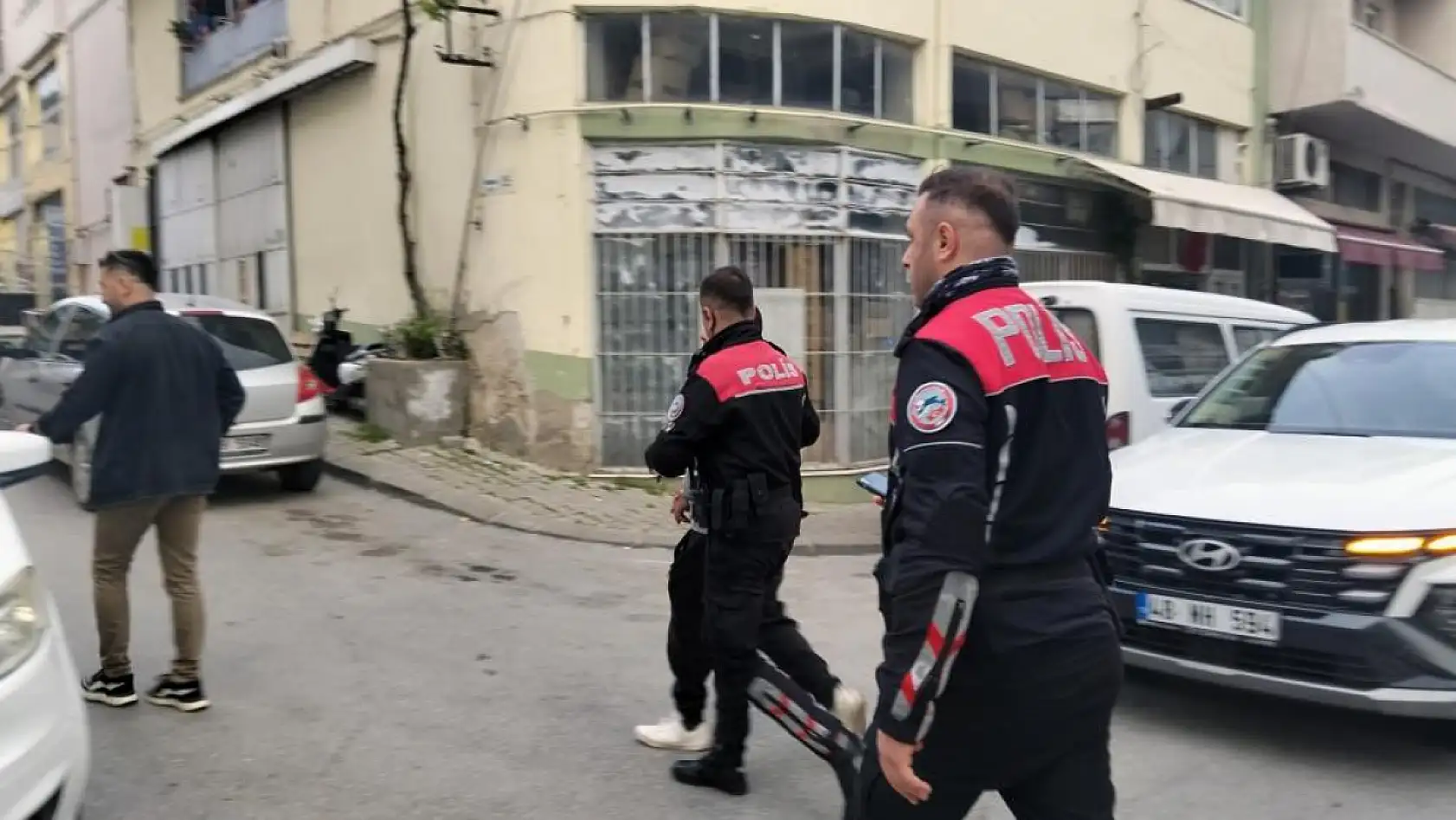 Menteşe'de çalıntı araçla kaza yapan şahıs vatandaşlarca yakalandı