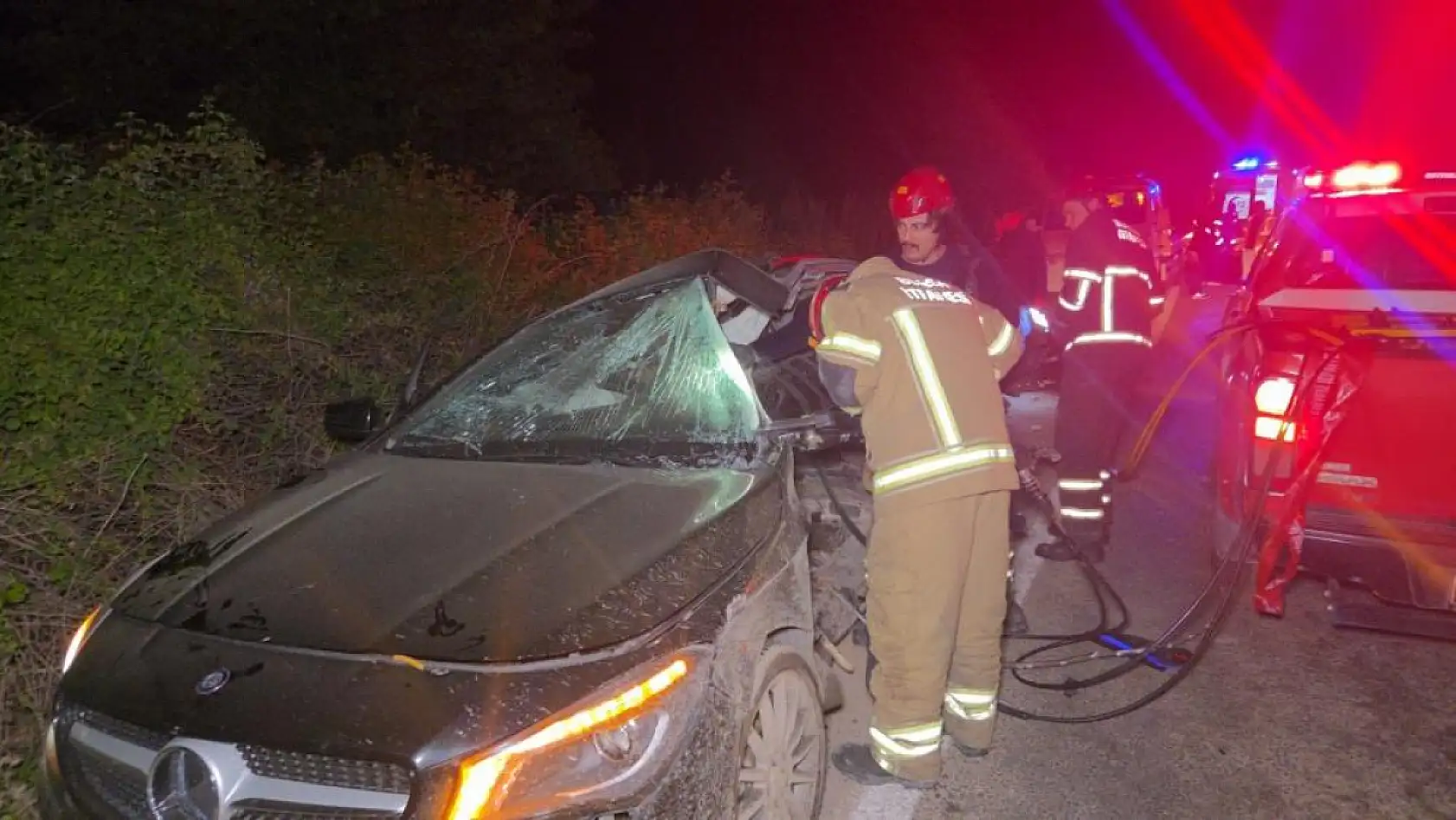 Feci kaza... Otomobil ile cip çarpıştı: 3 ölü, 1 yaralı