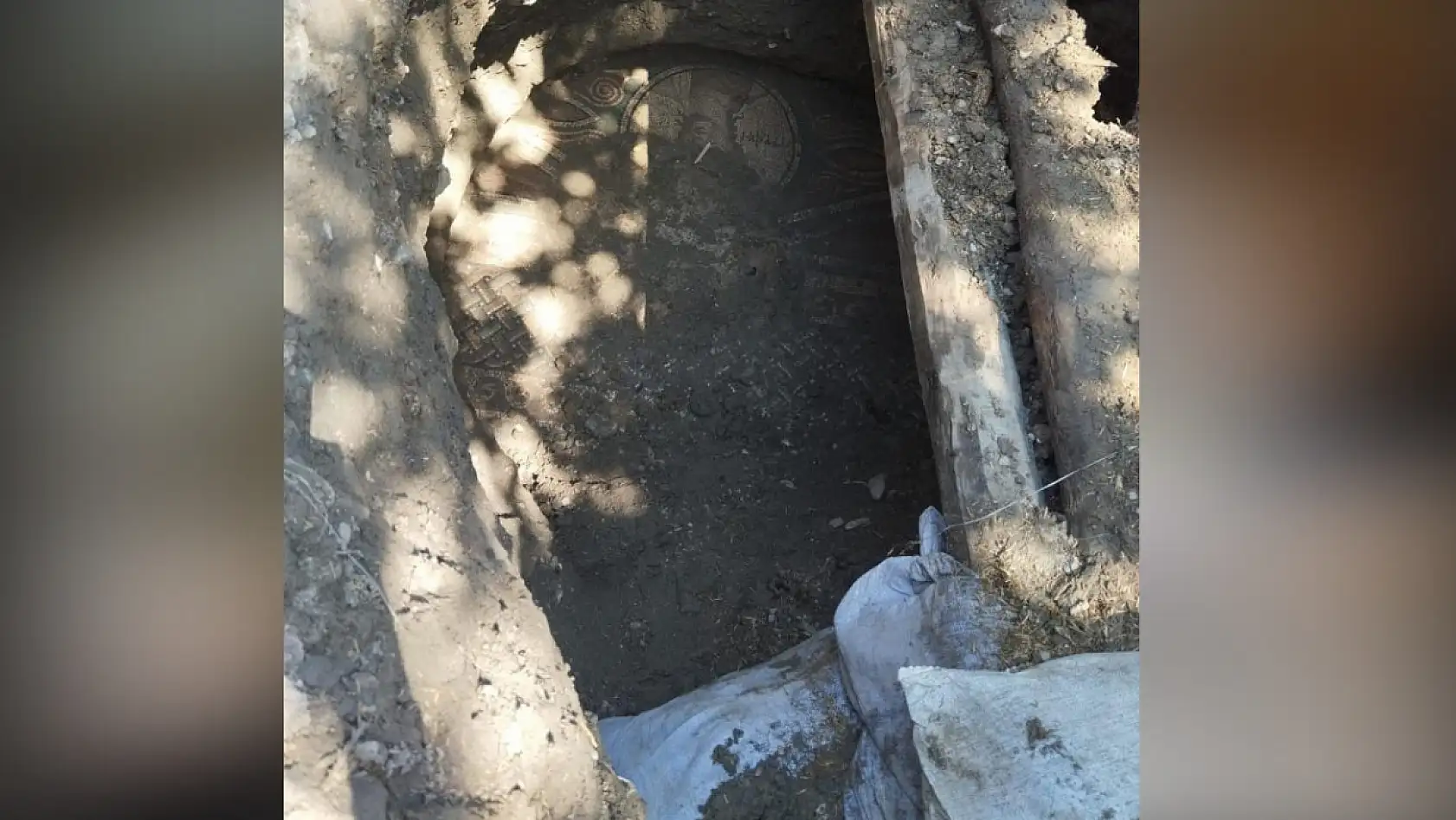 Yaptığı kaçak kazıyla 2 bin yıllık Roma mozaiğini ortaya çıkartan şüpheli kendini sosyal medyada ifşa etti