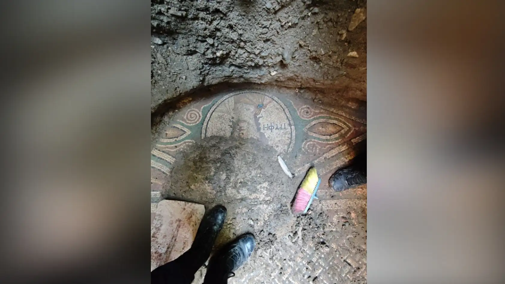 Yaptığı kaçak kazıyla 2 bin yıllık Roma mozaiğini ortaya çıkartan şüpheli kendini sosyal medyada ifşa etti