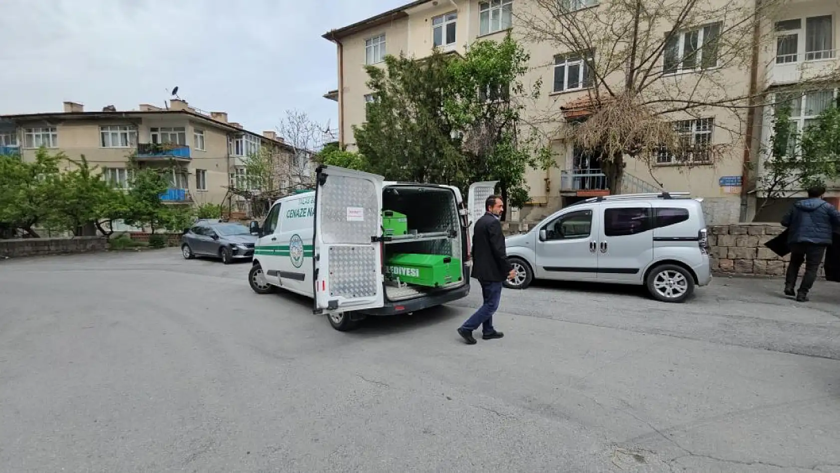 Kan donduran cinayet: Oğul, babasını bıçakla öldürdü