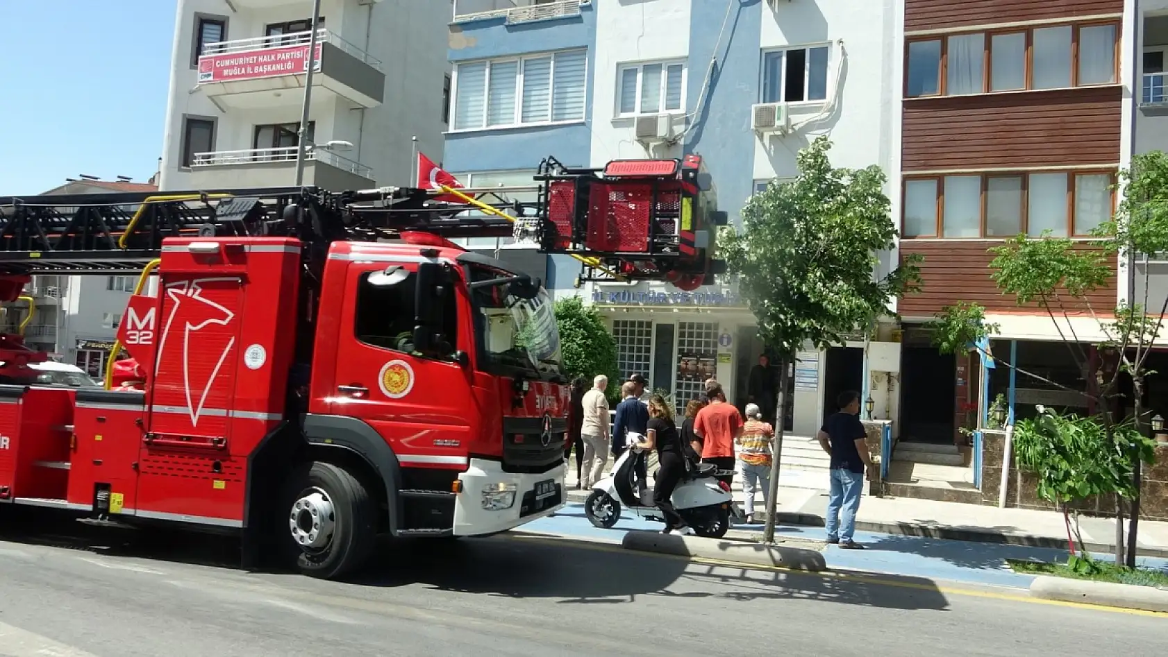 Menteşe'de bacadan çıkan yangın paniğe neden oldu