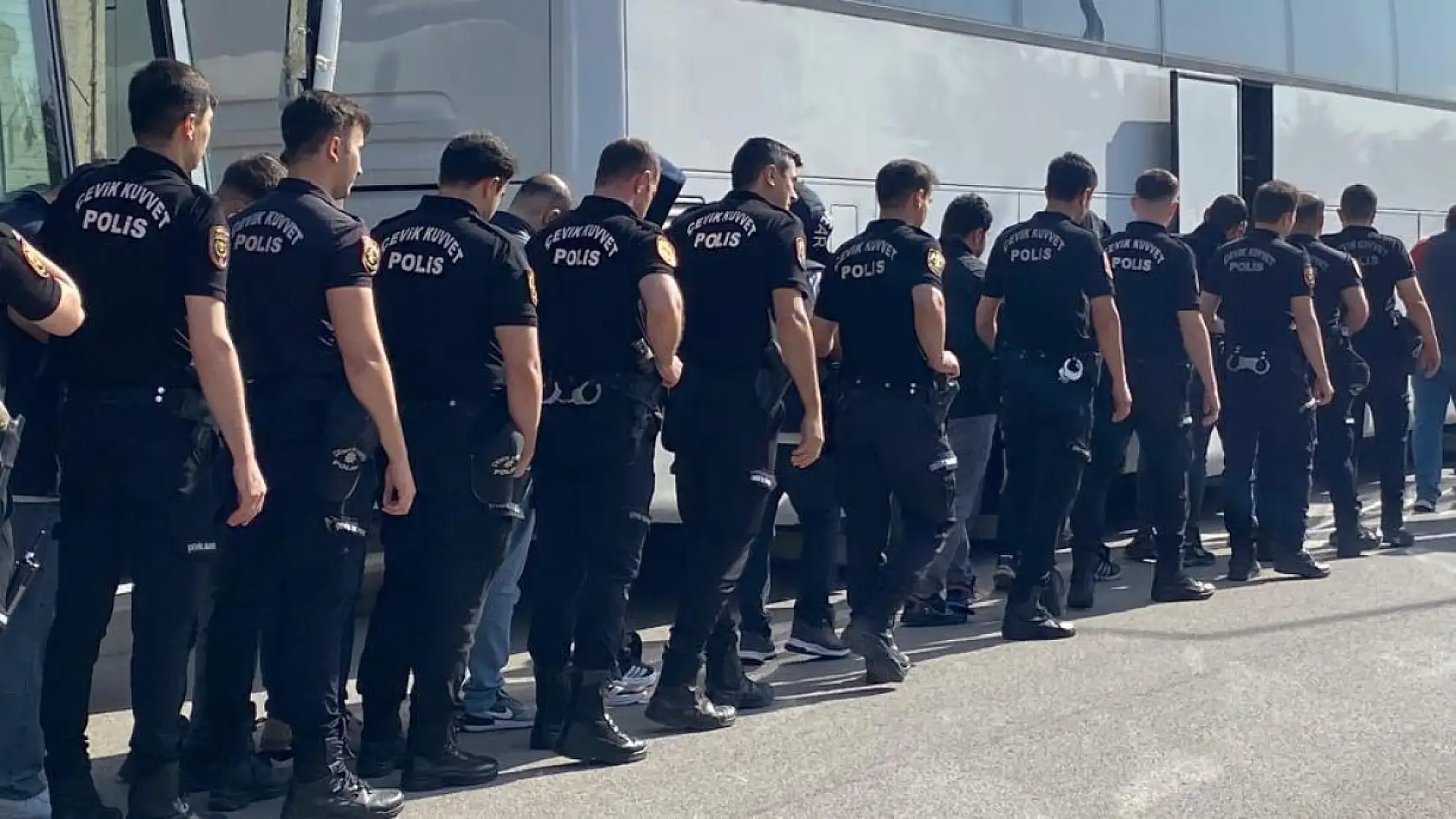 Muğla dahil 28 ilde dolandırıcılık operasyonu: Sahte araç kiralama sitesiyle 122 kişiyi tuzağa düşürdüler