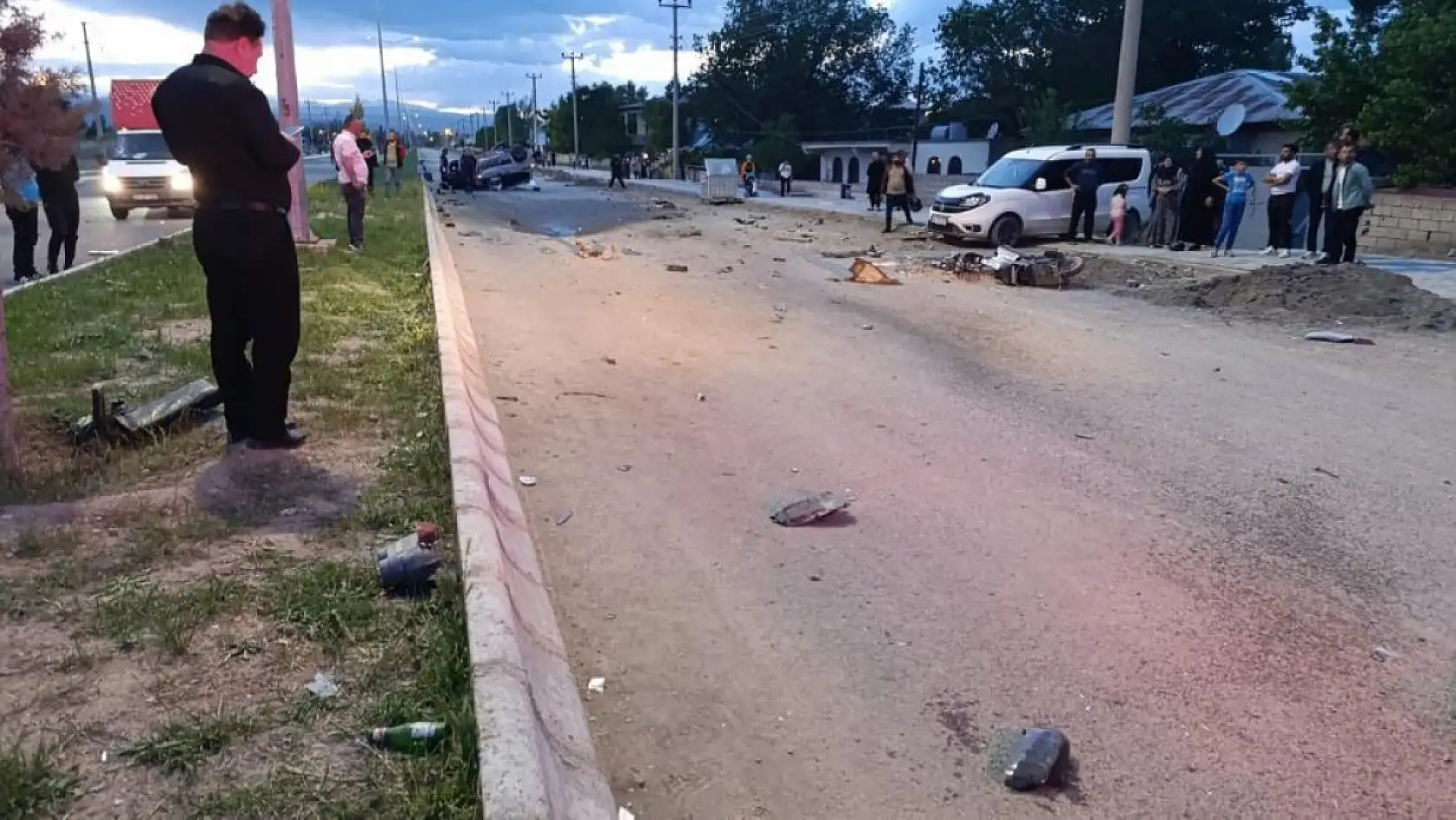 Feci kaza: Otomobilin çarptığı motosikletli hayatını kaybetti