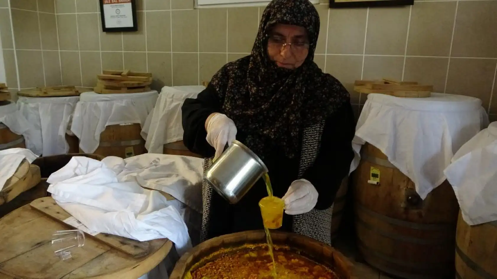 50 çeşit şifa: Dededen kalma tariflerle sirke yapıyor