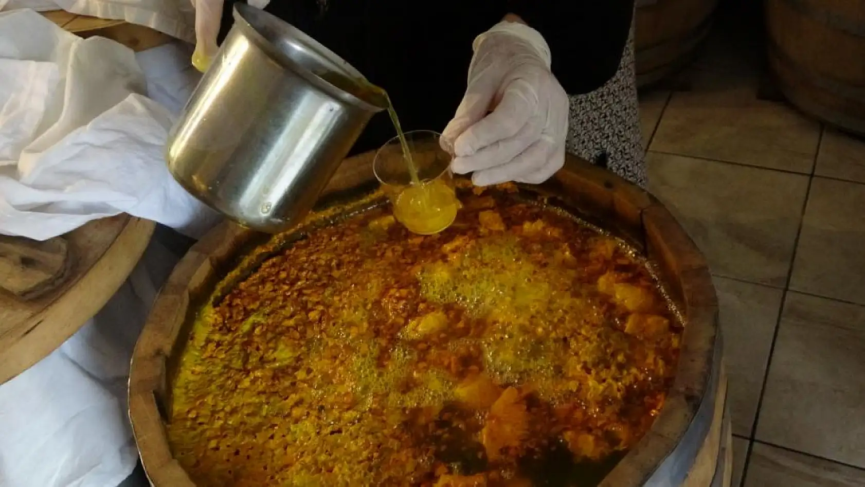 50 çeşit şifa: Dededen kalma tariflerle sirke yapıyor
