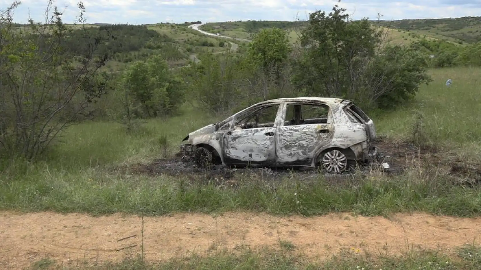 Dehşet zinciri: Evini ve aracını yaktı, bir kadını öldürüp intihar etti