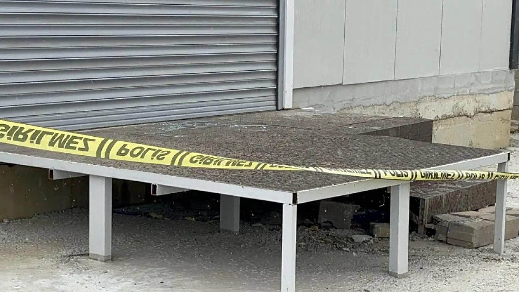 Boşanma aşamasındaki eş, kayınbiraderlerinden birini öldürdü, diğerini ağır yaraladı