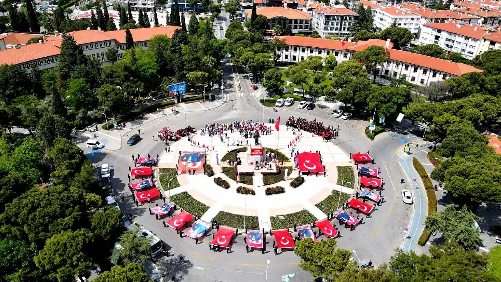 Muğla'da 19 Mayıs Haftası çelenk sunumuyla başladı