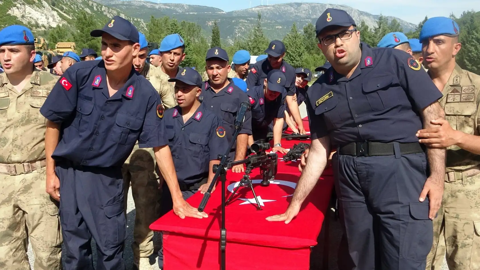Muğla'da 64 engelli birey yemin ederek bir günlüğüne asker oldu