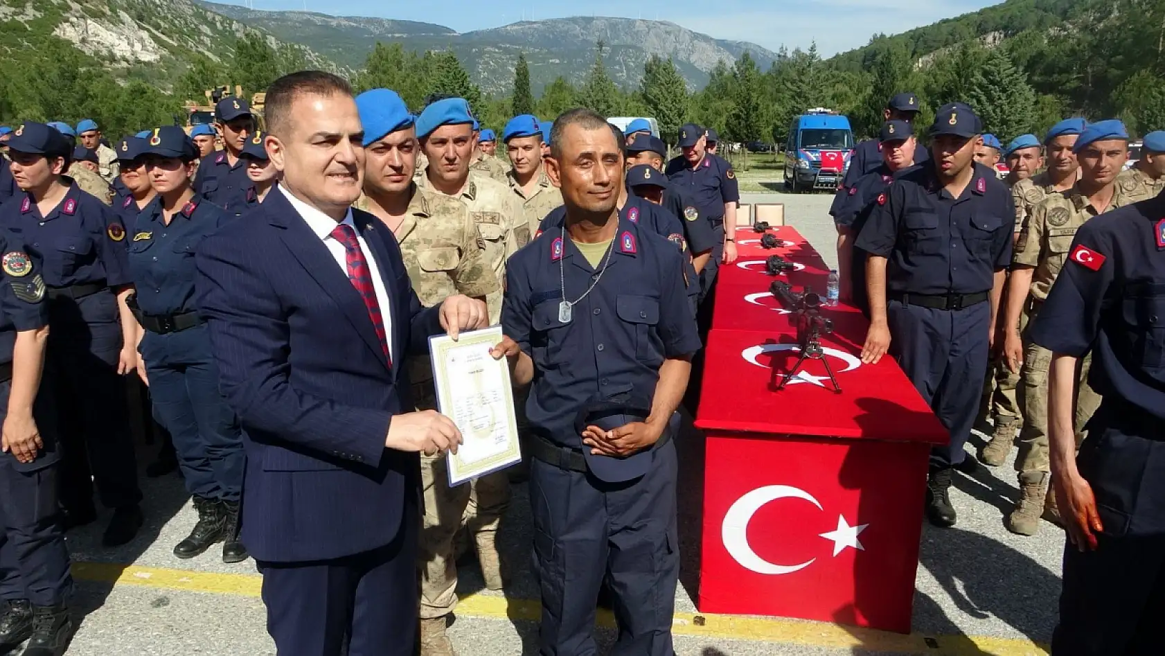 Muğla'da 64 engelli birey yemin ederek bir günlüğüne asker oldu