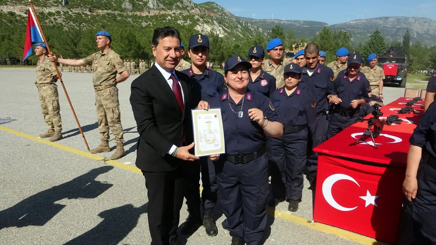 Muğla'da 64 engelli birey yemin ederek bir günlüğüne asker oldu