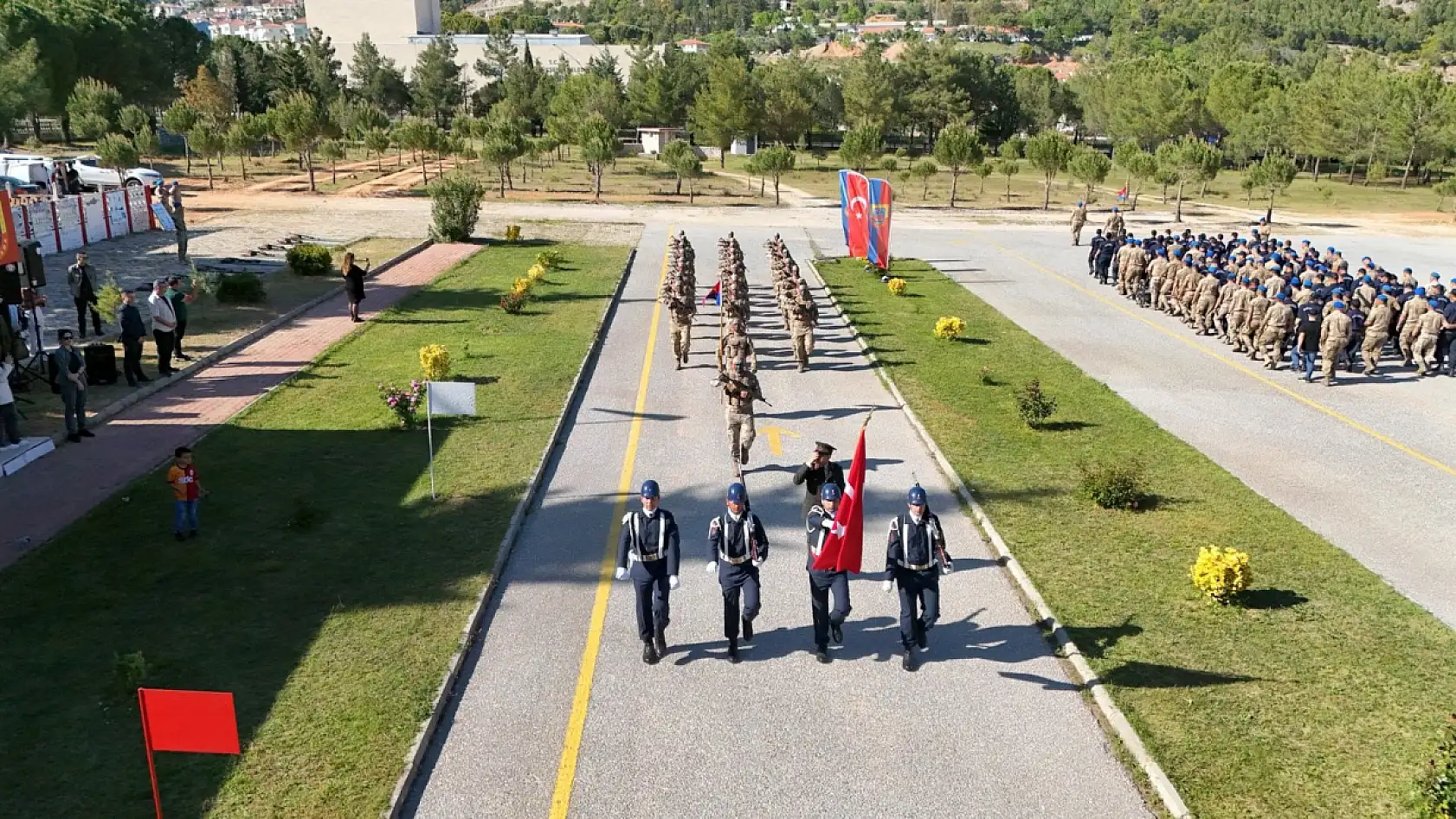 Muğla'da 64 engelli birey yemin ederek bir günlüğüne asker oldu