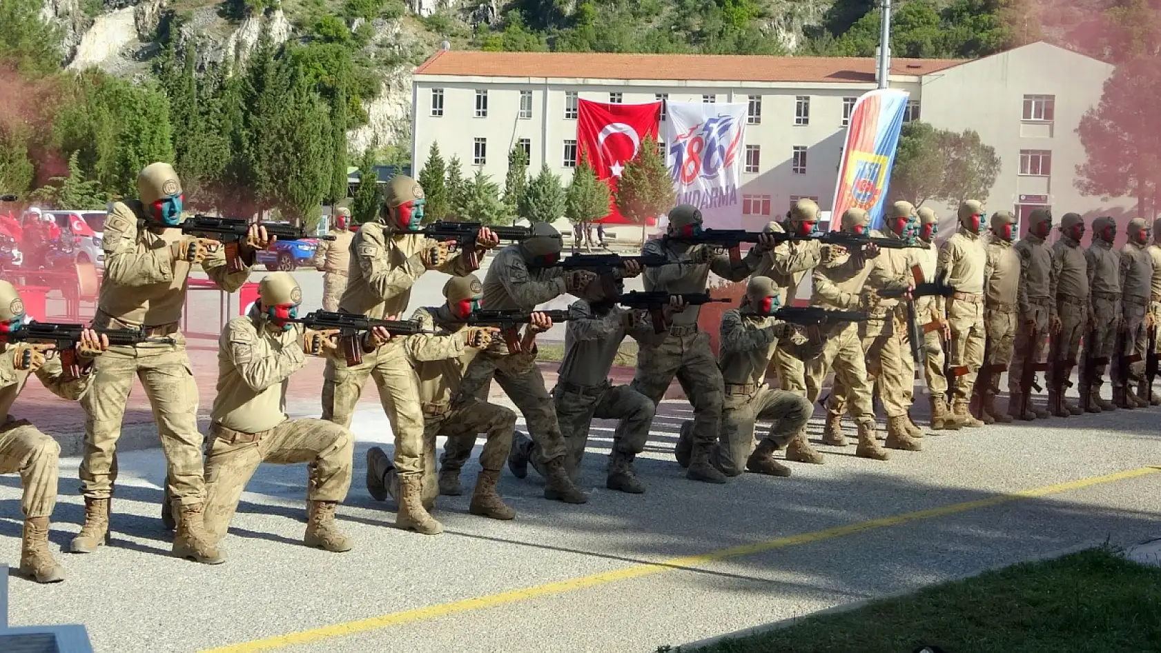 Muğla'da 64 engelli birey yemin ederek bir günlüğüne asker oldu