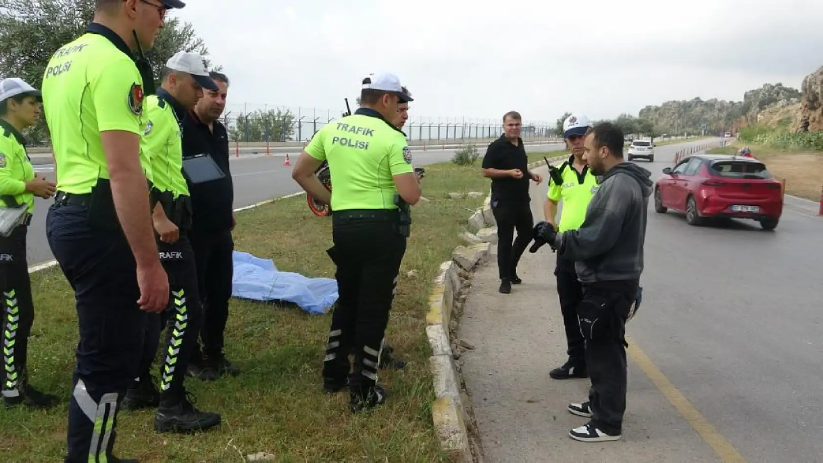Motosikletli sağlık çalışanı genç trafik kazasında hayatını kaybetti