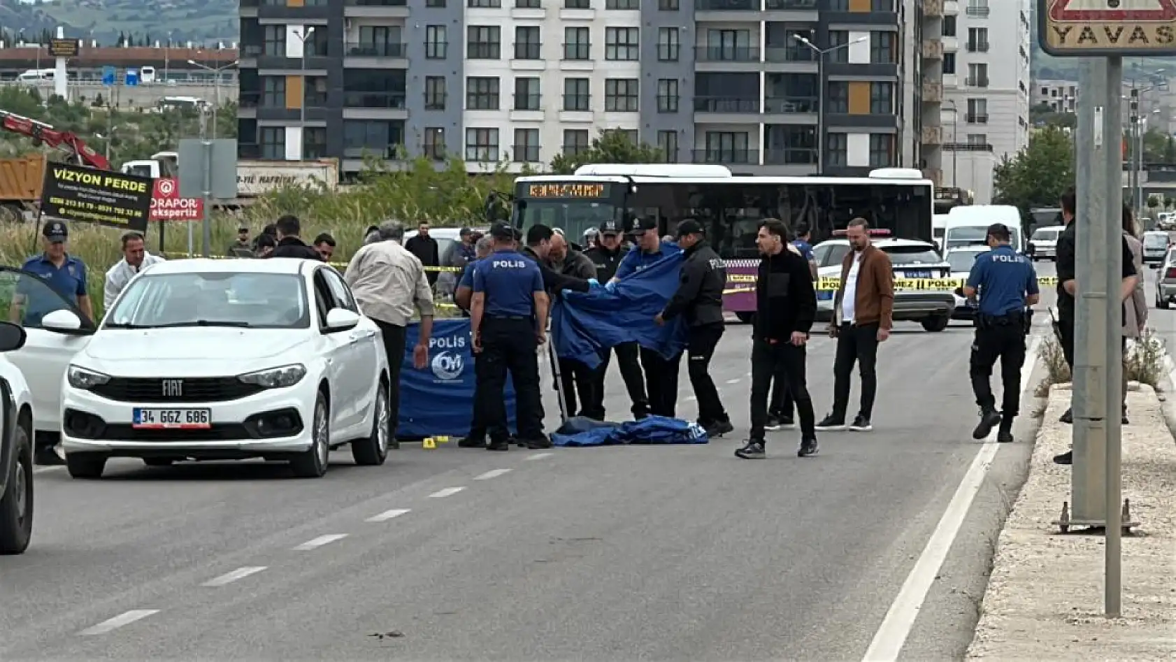 Boşanma aşamasındaki eşini kafasından silahla vurarak öldürdü