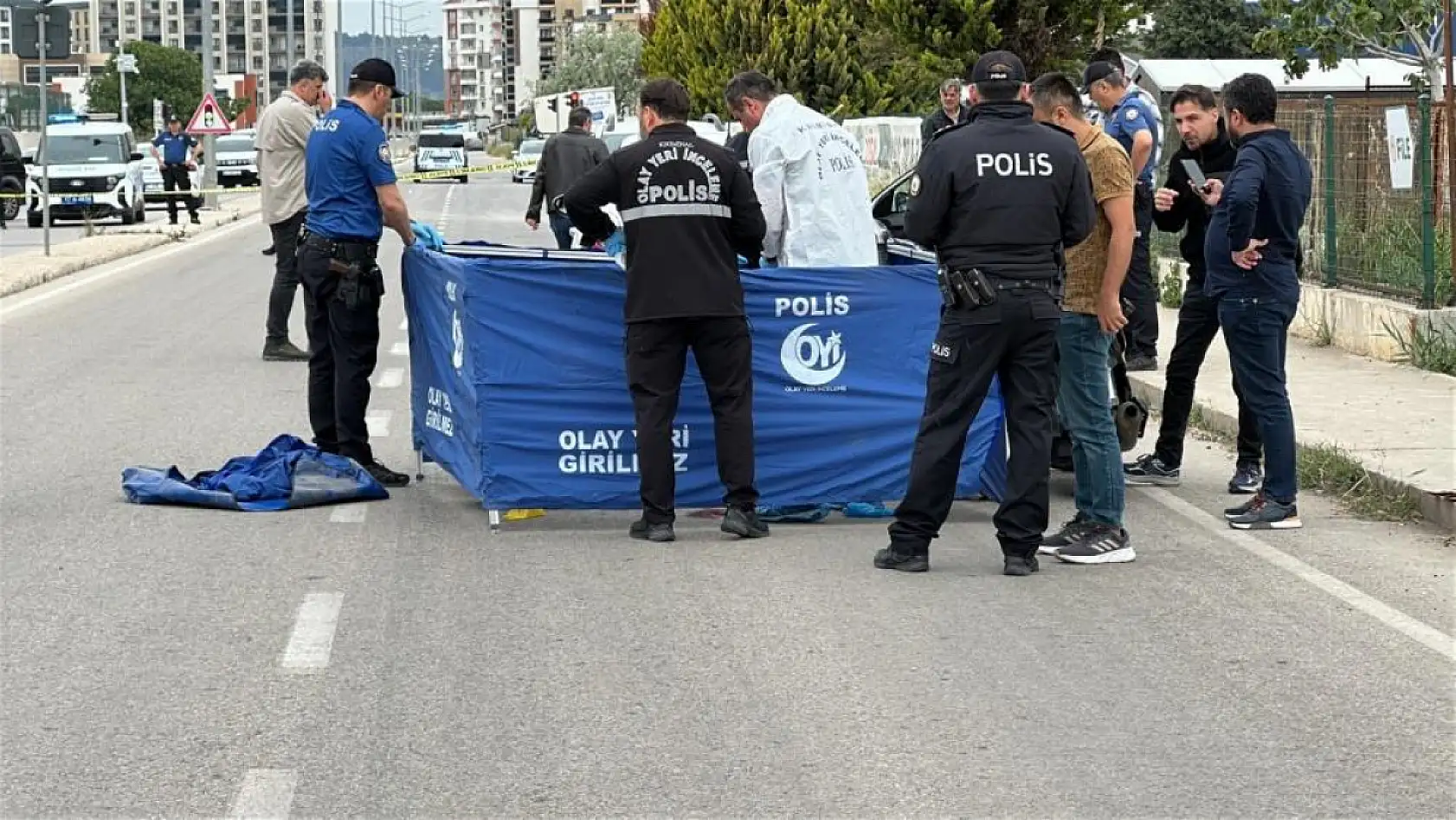 Boşanma aşamasındaki eşini kafasından silahla vurarak öldürdü