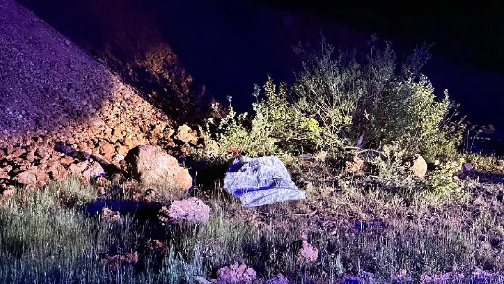 Kaçak kazı yapan defineciler göçük altında kaldı: 1 ölü