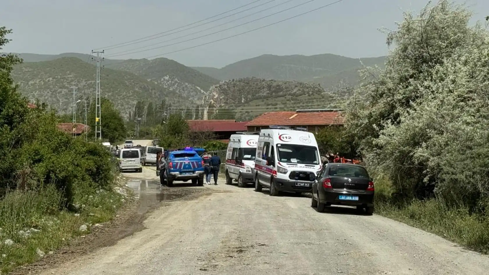 Aileler arasındaki kanlı düğüm: Karı-koca traktörde kurşunlara hedef oldu