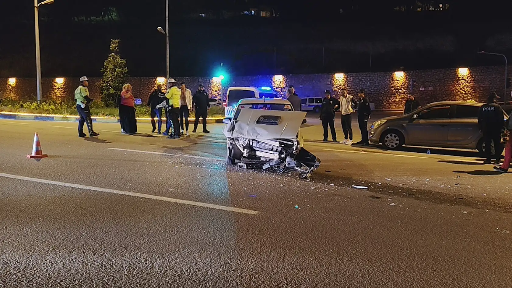 İki otomobil çarpıştı: 4 yaralı