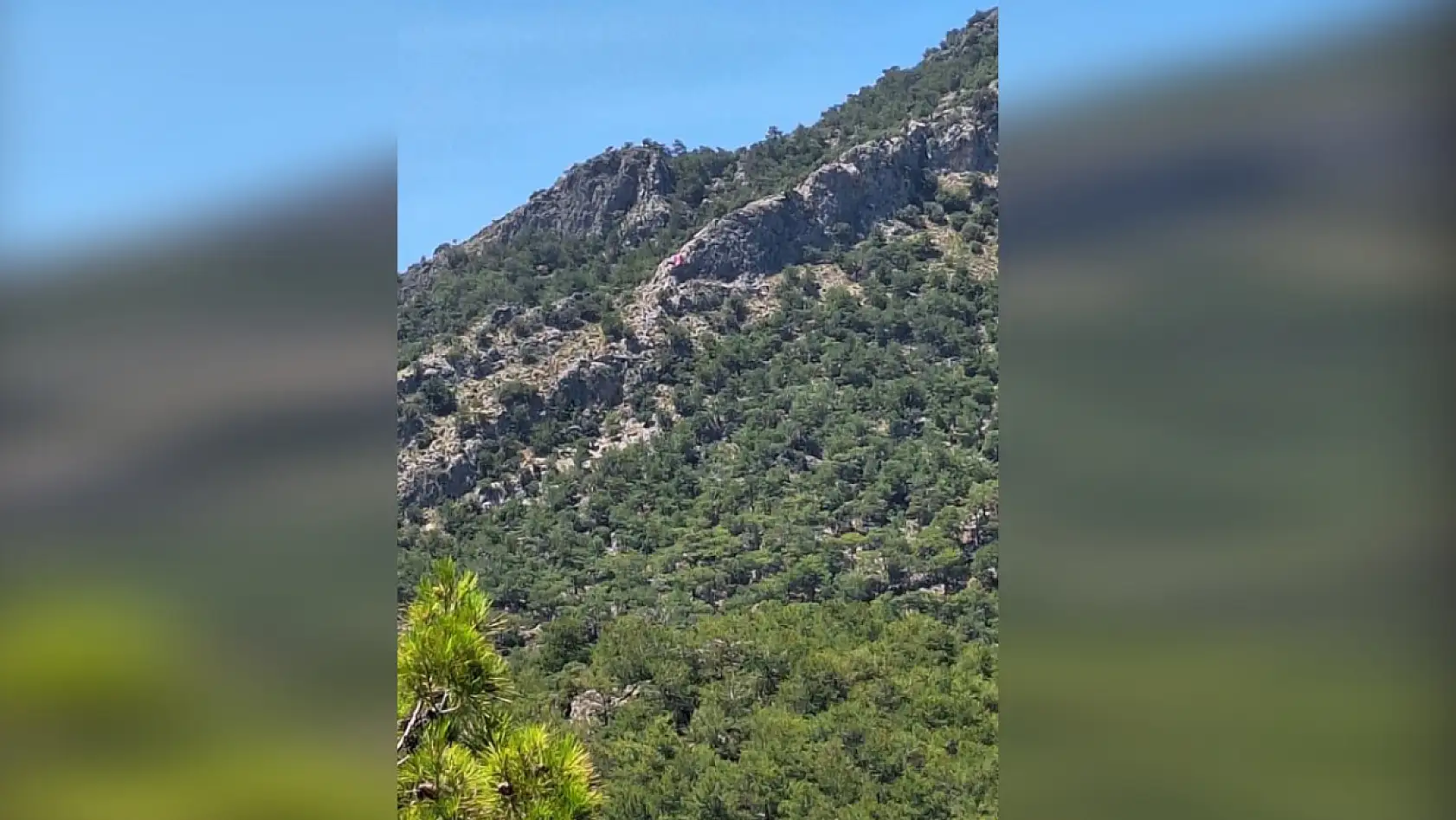 Fethiye'de paraşütle kayalıklara düşen turist askeri helikopterle kurtarıldı