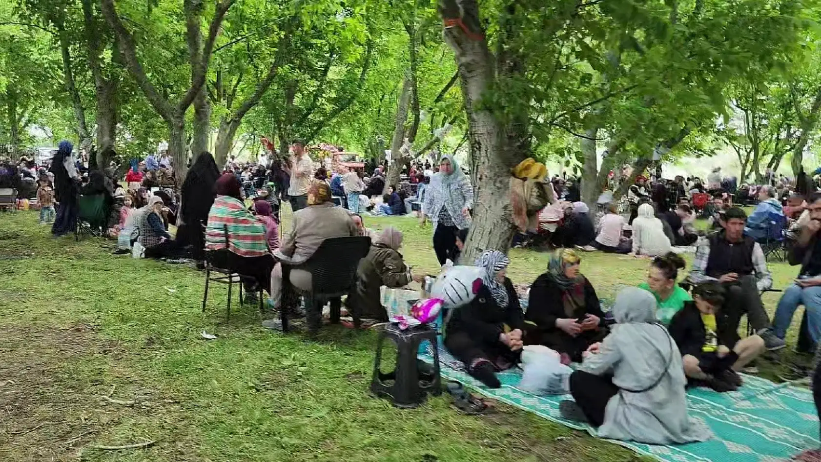 80 yıllık gelenek...47 küçükbaş 2 büyükbaş kestiler
