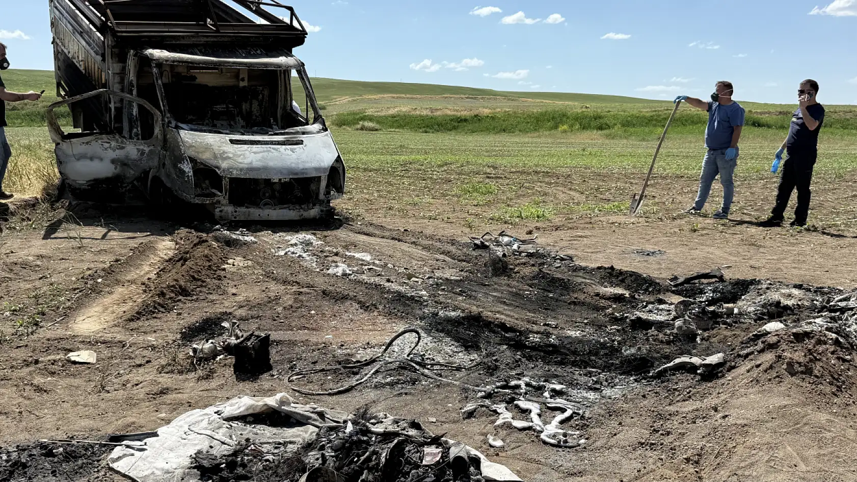 Korkunç olay: Baba oğul kamyonette yanmış halde bulundu