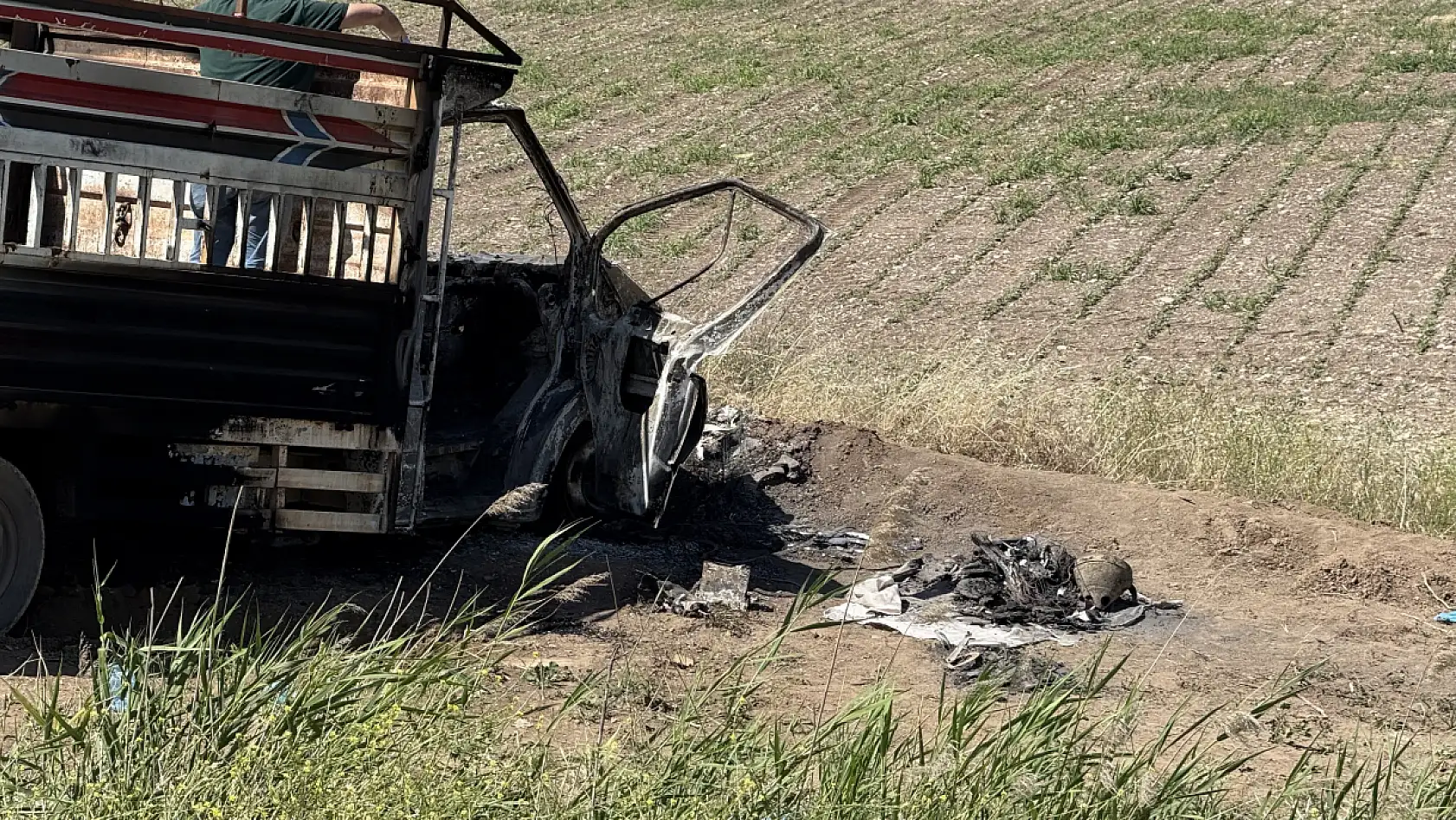 Korkunç olay: Baba oğul kamyonette yanmış halde bulundu