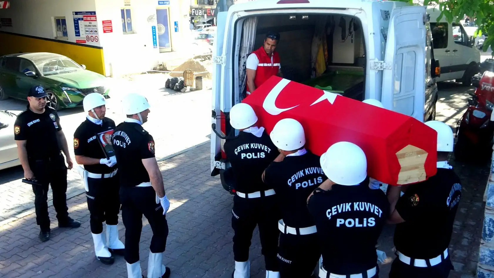 Hayatını kaybeden polis memuru Muğla'da son yolculuğuna uğurlandı