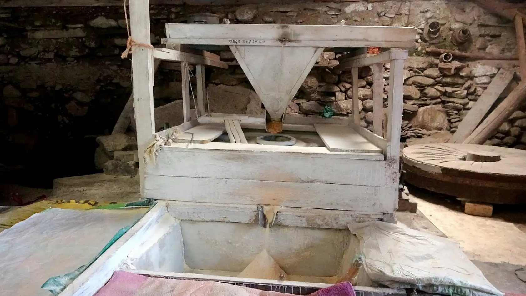 Menteşe'deki değirmen asırlardır yöre halkına hizmet veriyor