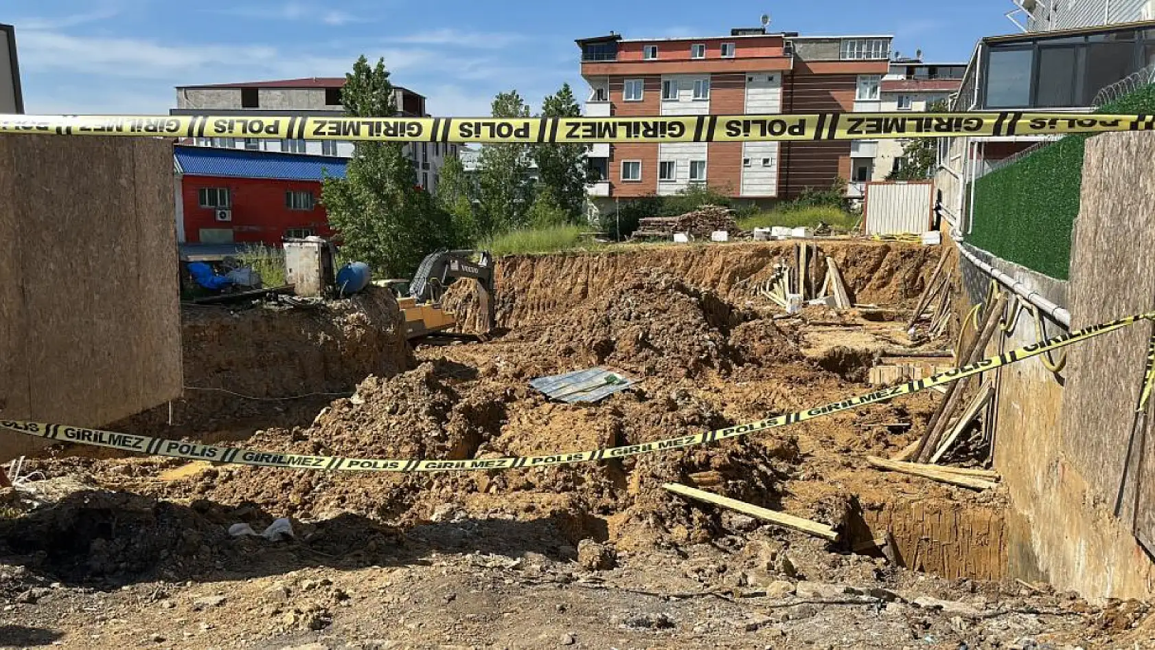 İnşaat alanında toprak kayması: 3 işçi kurtarıldı