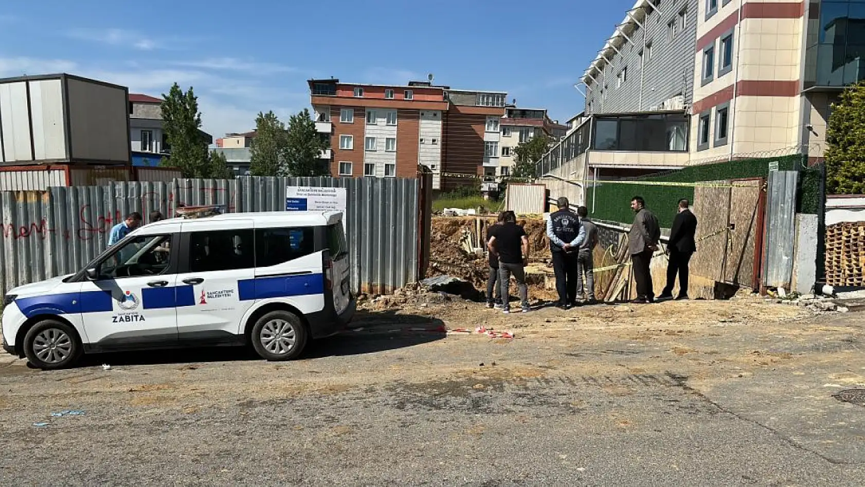 İnşaat alanında toprak kayması: 3 işçi kurtarıldı