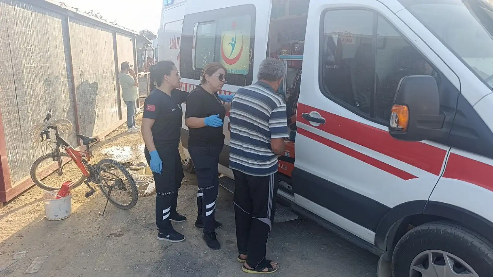 Otel inşaatının balkonu göçtü: İşçiler canını son anda kurtardı