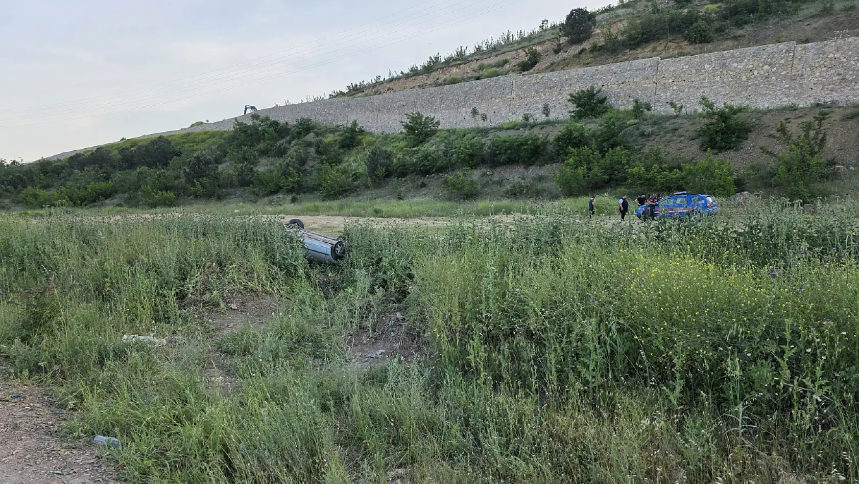 Kontrolden çıktı, şarampole yuvarlandı: 5 yaralı