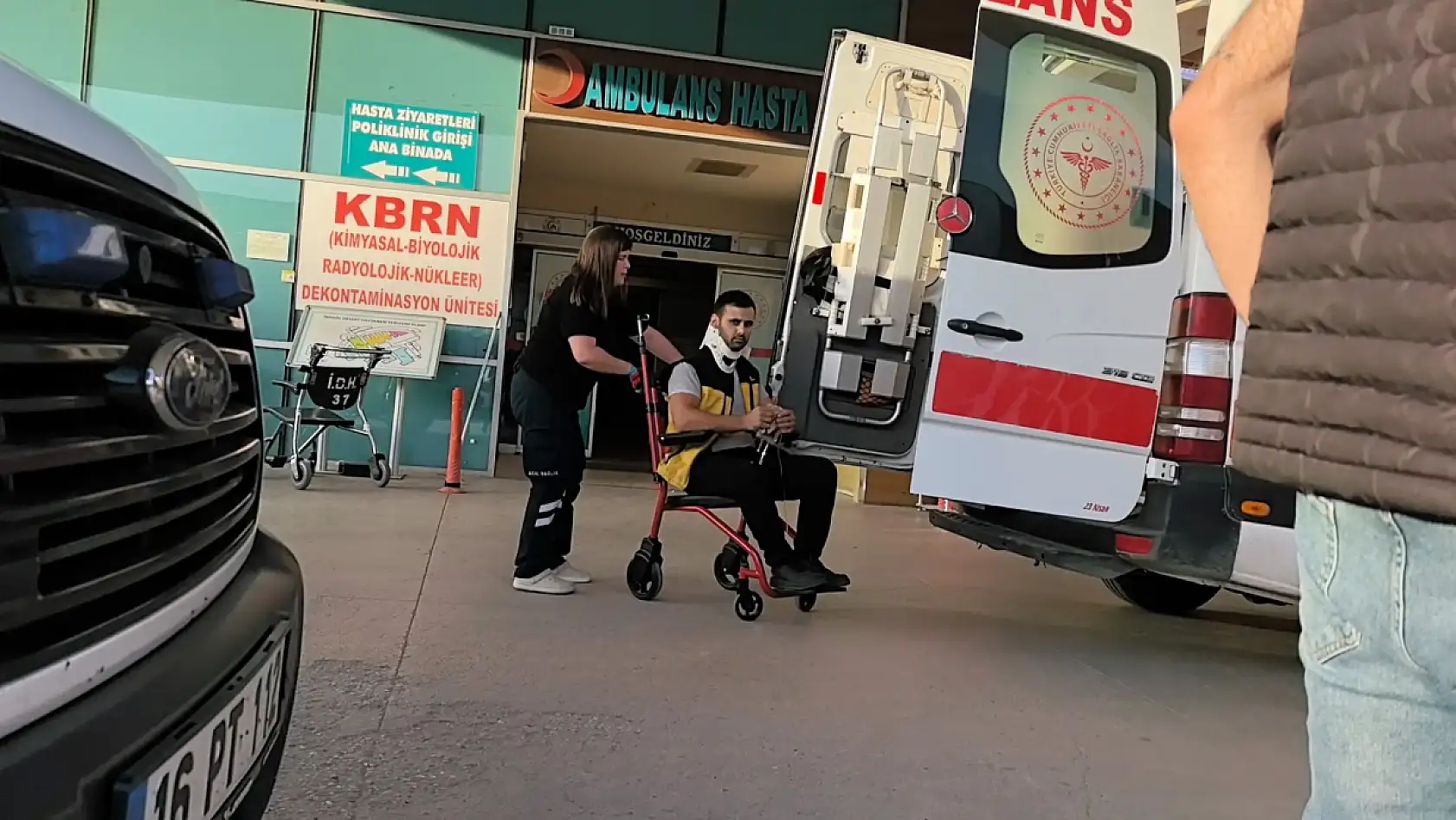 Kontrolden çıktı, şarampole yuvarlandı: 5 yaralı