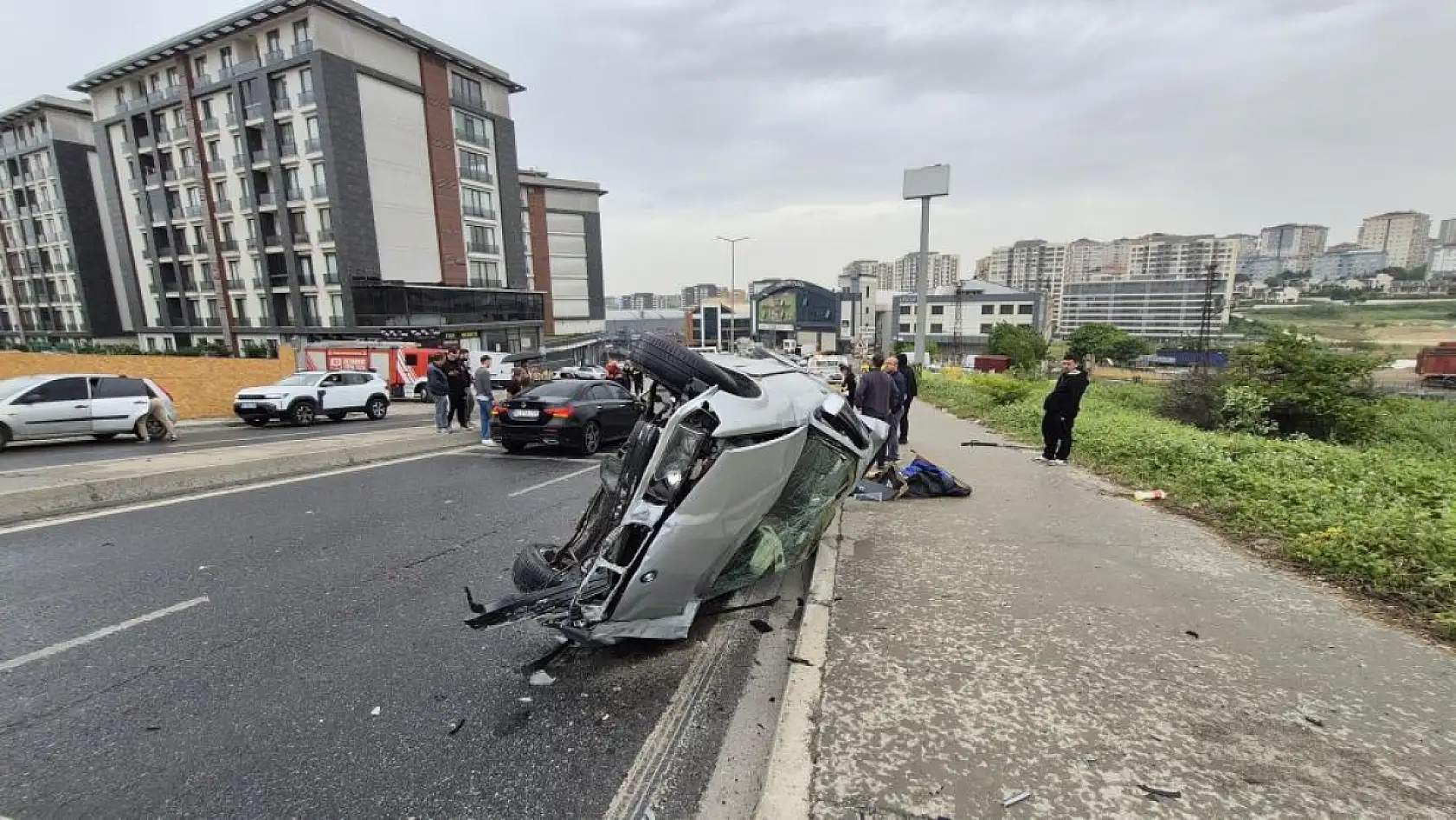 Kontrolden çıkan araç ters şeride daldı: 1'i ağır 4 yaralı
