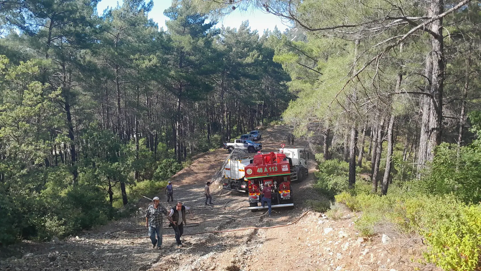 Marmaris yangınına 13 helikopter, 2 uçak, 20 arazözle müdahale sürüyor