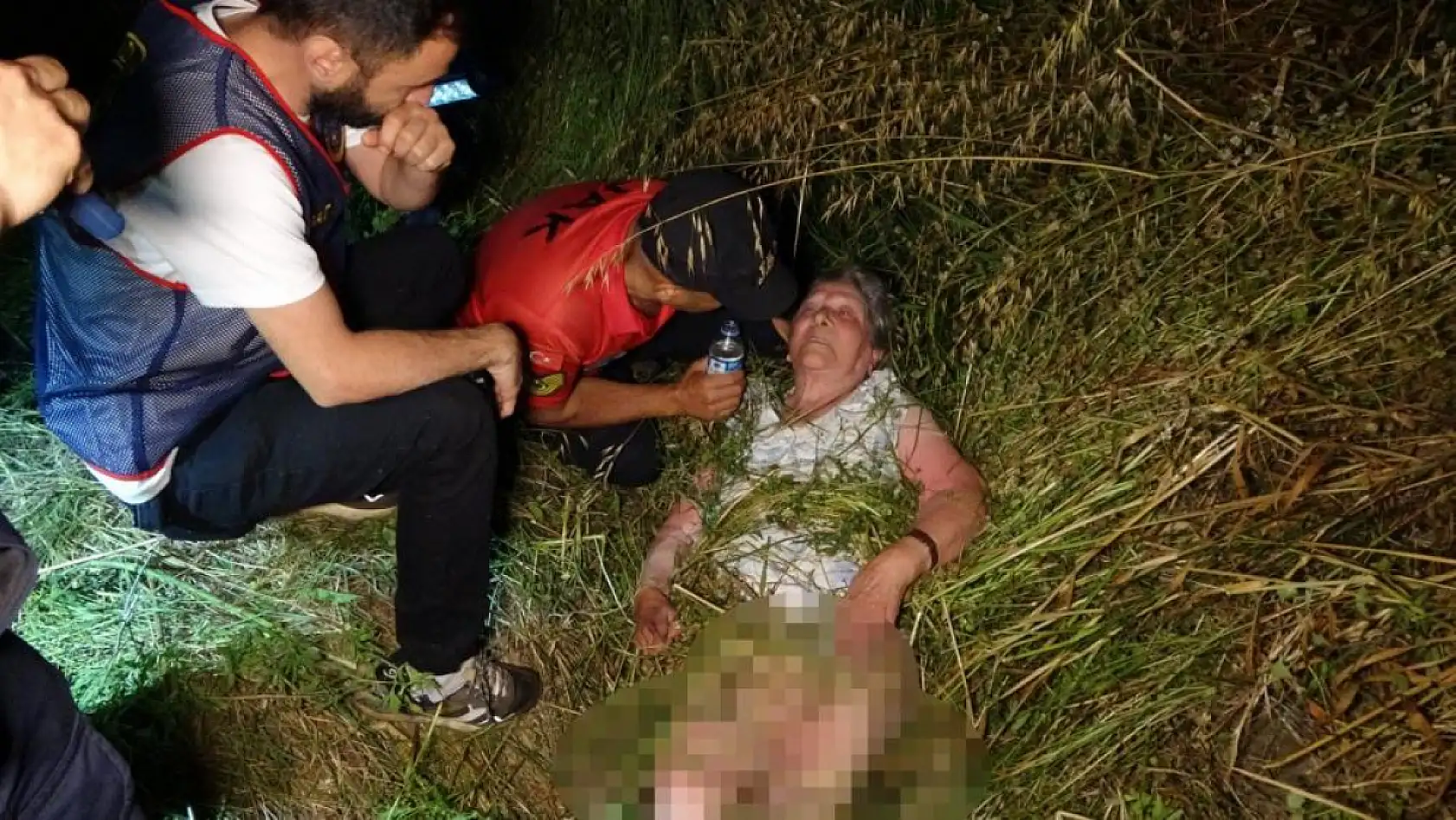 Kaybolan Alzheimer hastası yaşlı kadın 18 saat sonra tarlada bitkin halde bulundu