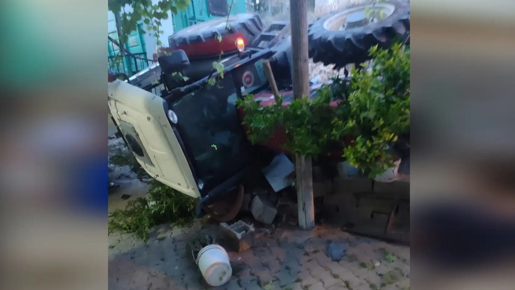 Saman yüklü römorkun altında kalan 1 kişi öldü