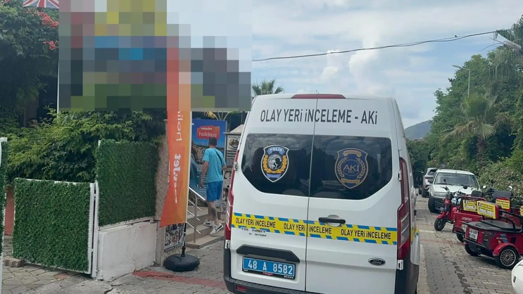 Marmaris'te apartın çatı katından düşen İngiliz turist hayatını kaybetti