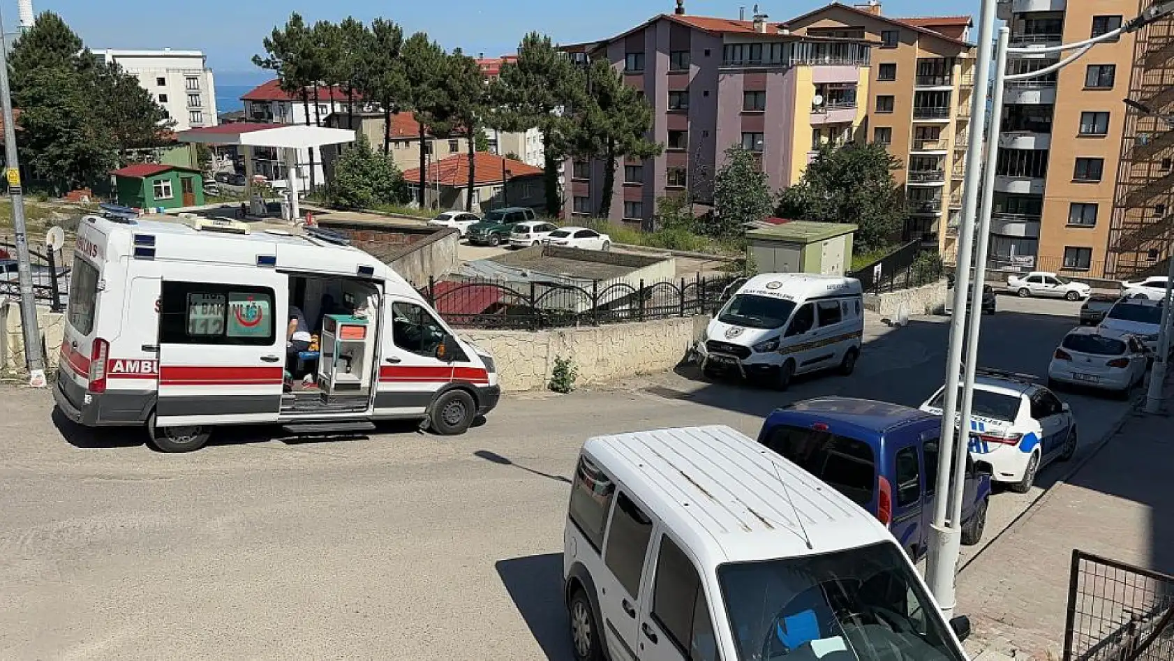 Apartman önünde korkunç olay: Genç kadın hayatını kaybetti