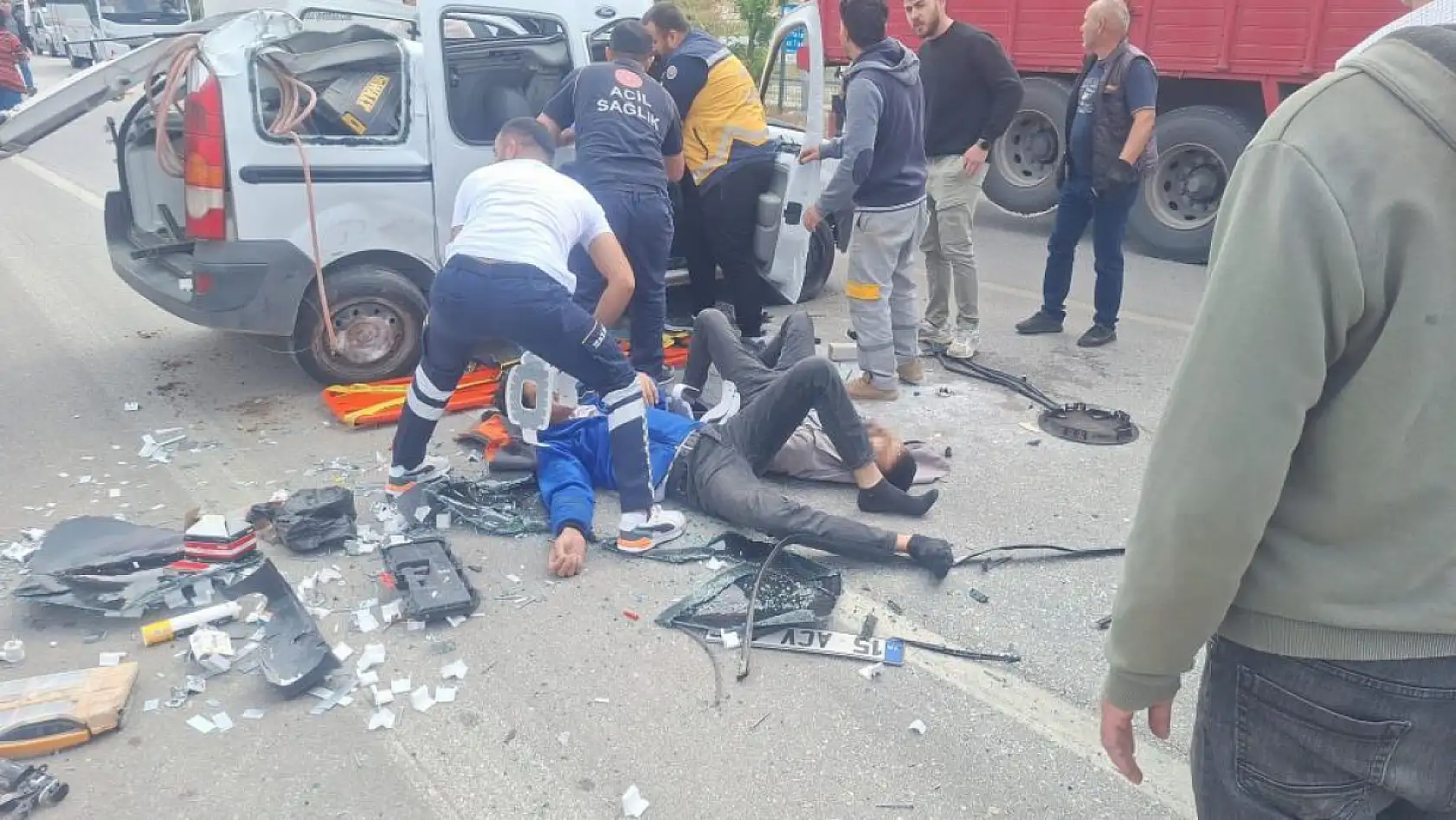 16 yaşındaki sürücü takla attı, araç hurdaya döndü!