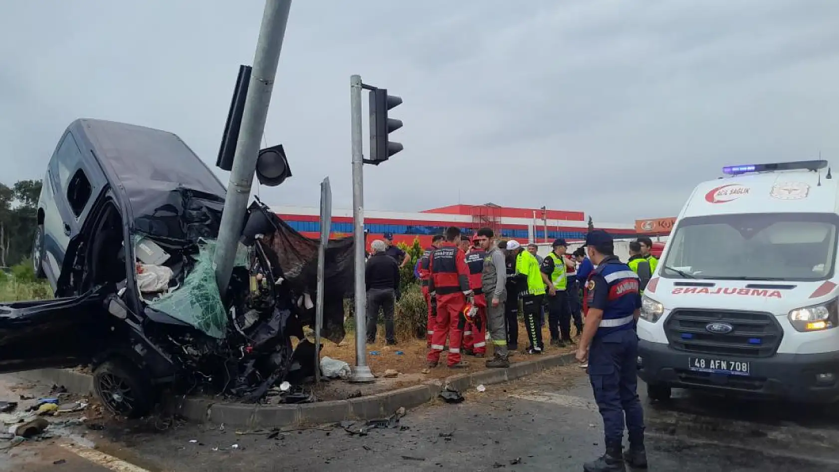 Muğla-Aydın Yolu'ndaki feci kazada sürücü hayatını kaybetti, 3 kişi yaralandı