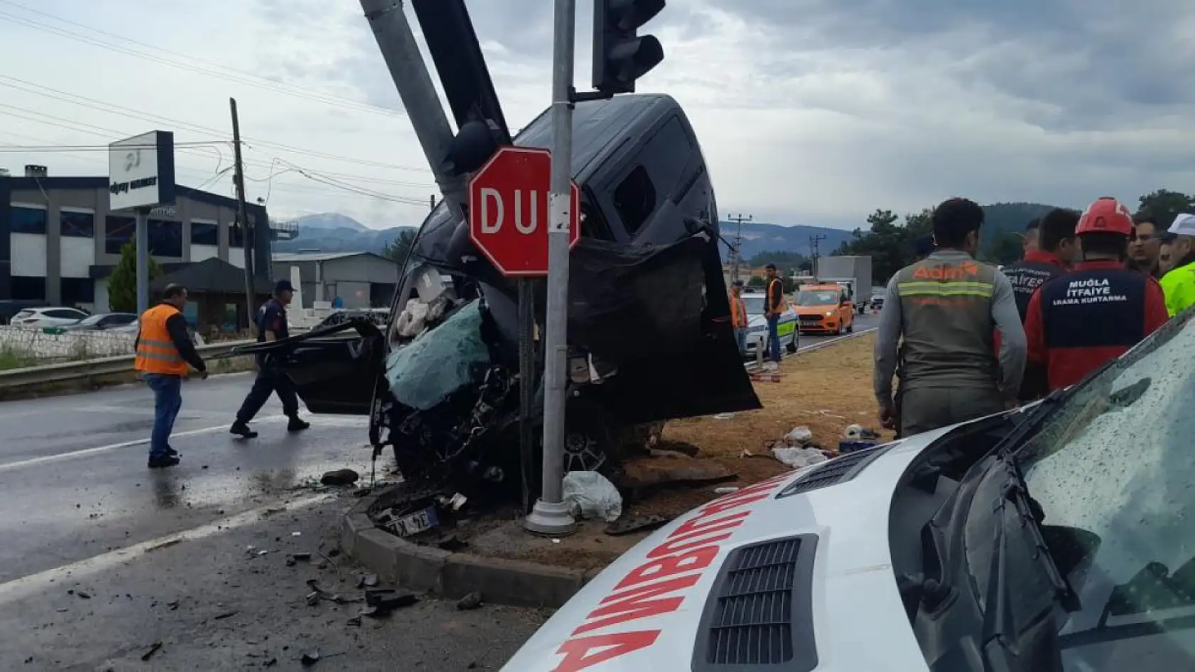 Muğla-Aydın Yolu'ndaki feci kazada sürücü hayatını kaybetti, 3 kişi yaralandı