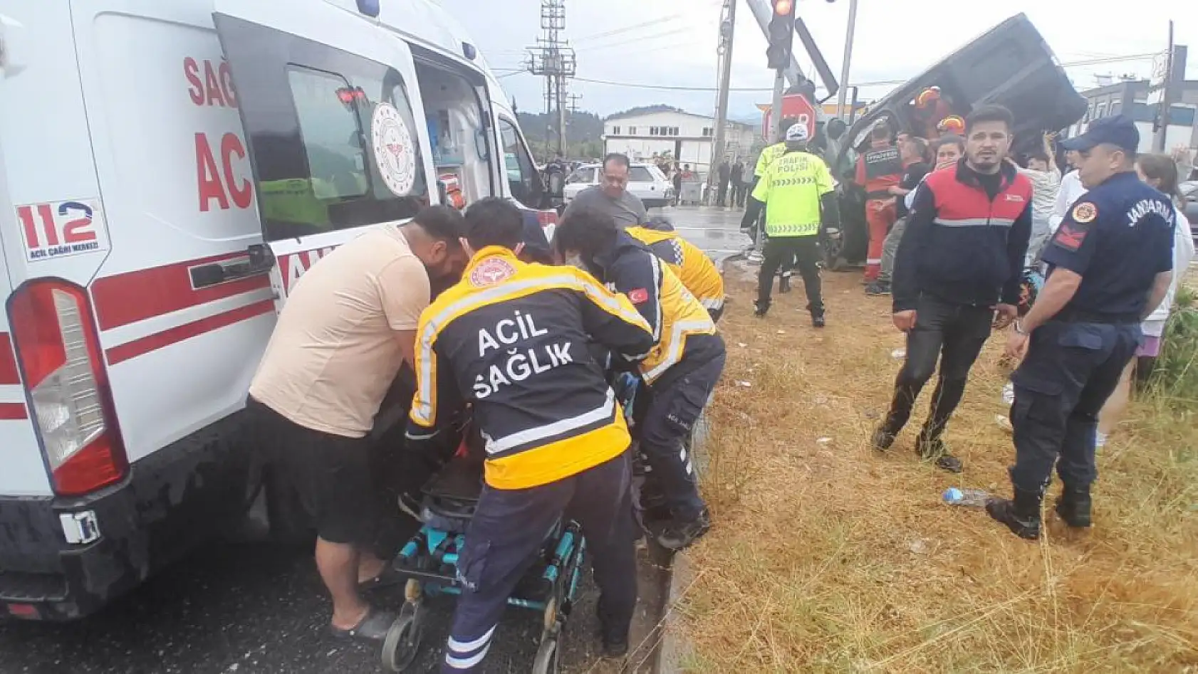 Muğla-Aydın Yolu'ndaki feci kazada sürücü hayatını kaybetti, 3 kişi yaralandı