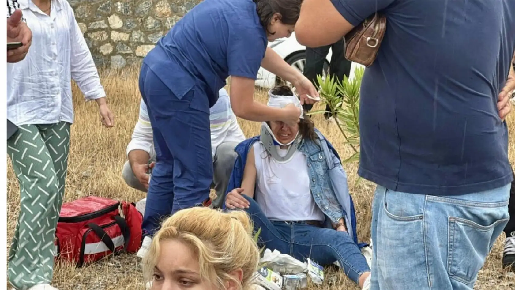 Bodrum'da can pazarı: Minibüsle otomobil çarpıştı, 15 kişi yaralandı