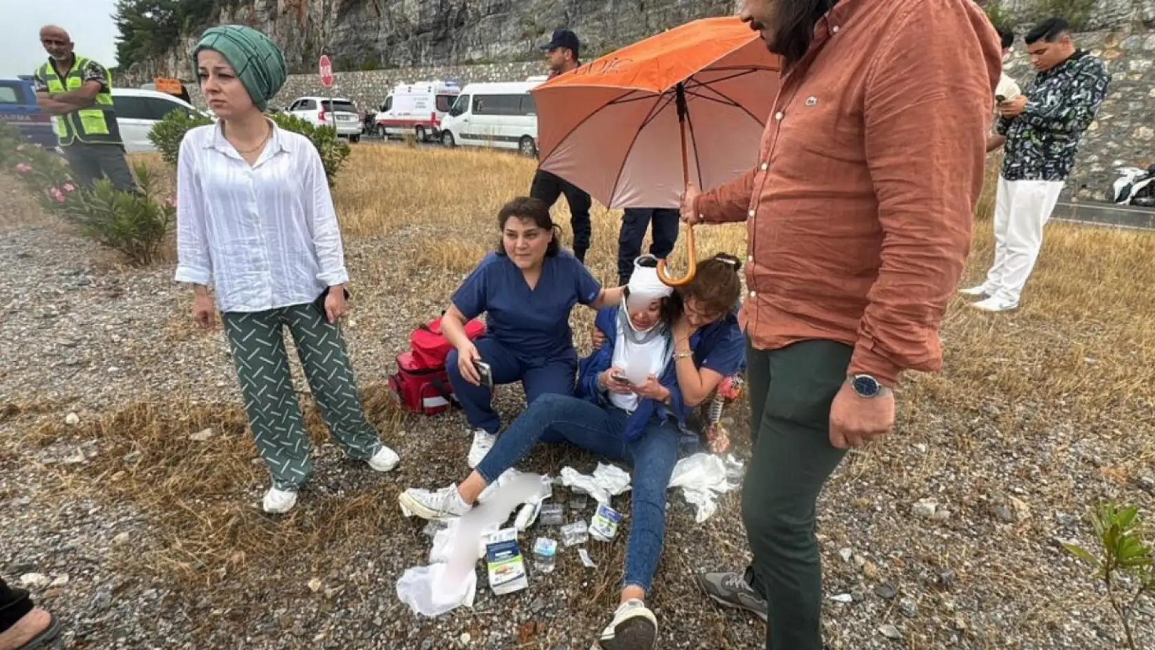 Bodrum'da can pazarı: Minibüsle otomobil çarpıştı, 15 kişi yaralandı