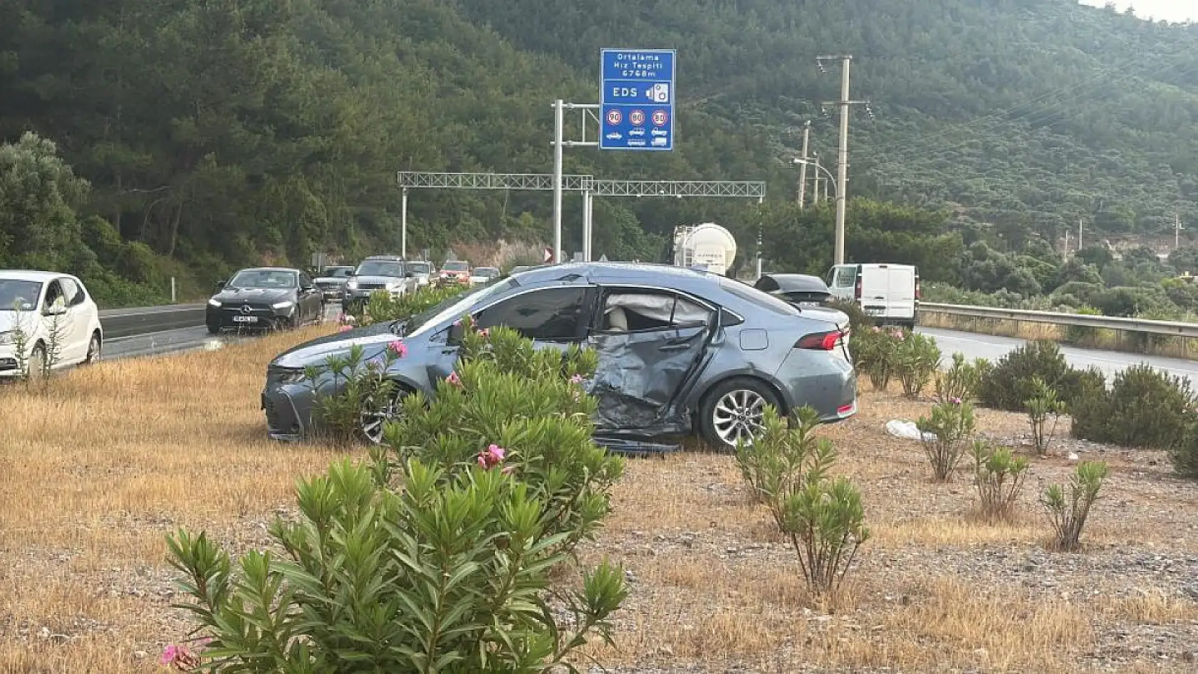 Bodrum'da can pazarı: Minibüsle otomobil çarpıştı, 15 kişi yaralandı